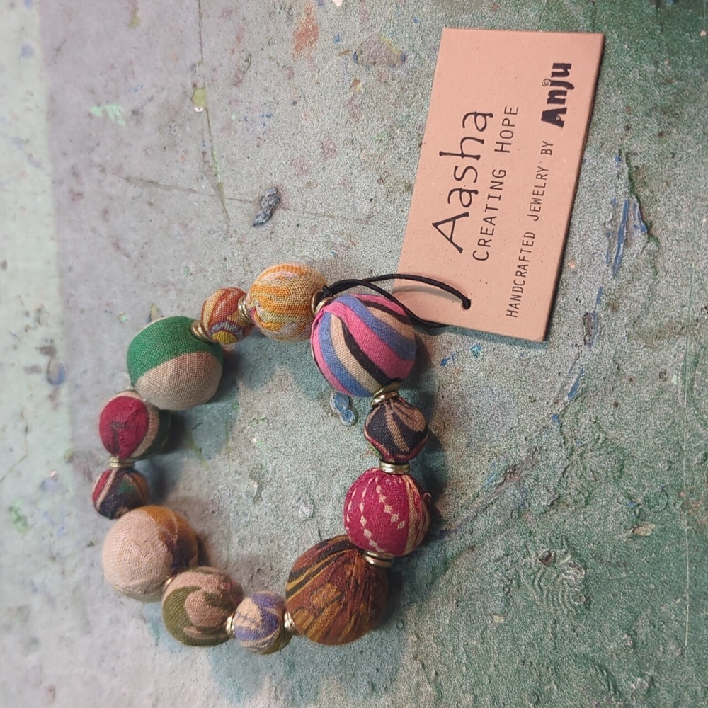 NWT Aasha by Anju Sari Scrap Beaded Stretch Bracelet Multicolor and Gold Color